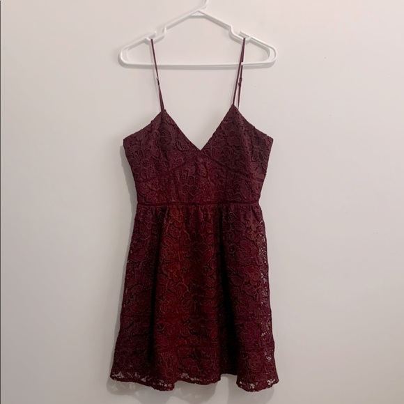 BNWT BB DAKOTA L Sutton Elegant Maroon Lace Dress size 8 retail $184 - Picture 2 of 4